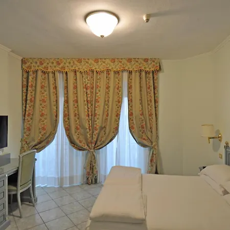 Hotel Cavour 30tre - Gia Moderno 3*