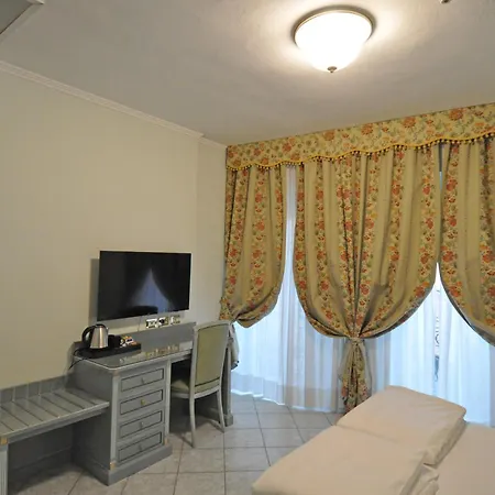 Cavour 30tre - Gia Moderno Hotel Stresa