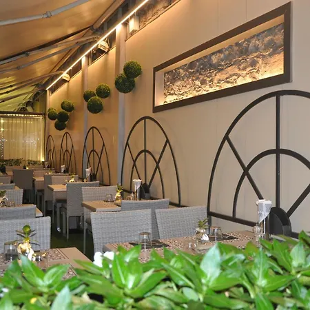 Cavour 30tre - Moderno 3* Στρέσα