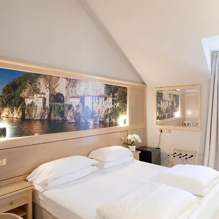 Cavour 30tre - Moderno 3* Stresa