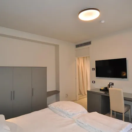 Ξενοδοχείο Cavour 30tre - Moderno