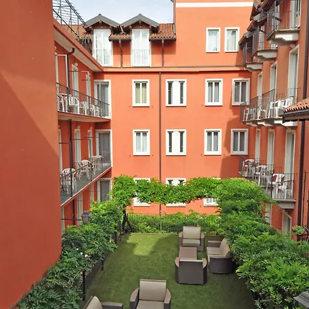 Cavour 30tre - Moderno Ξενοδοχείο Στρέσα