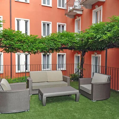 Cavour 30tre - Moderno 酒店 斯特雷萨