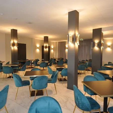 Cavour 30tre - Moderno 3* 斯特雷萨