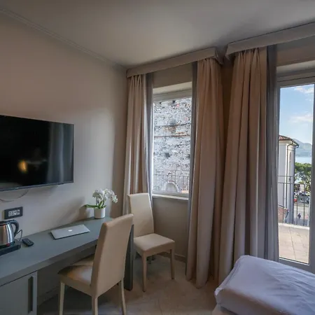 Cavour 30tre - Moderno Per Tradizione 3* Stresa