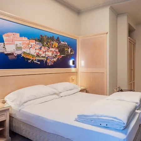 Otel Cavour 30tre - Moderno