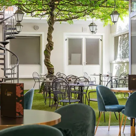 Cavour 30tre - Moderno 斯特雷萨