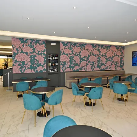 Cavour 30tre - Moderno 3* 斯特雷萨