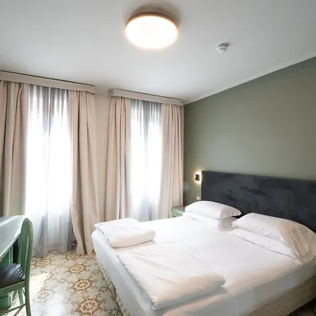 Otel Cavour 30tre - Moderno