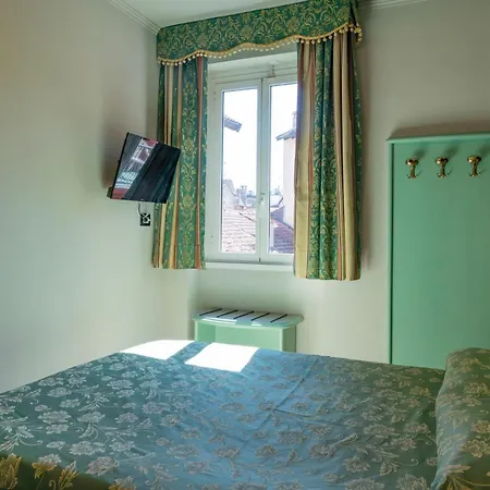 Otel Cavour 30tre - Moderno Stresa