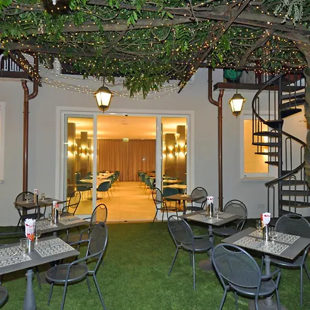 Cavour 30tre - Moderno 3* Στρέσα