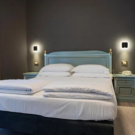 Cavour 30tre - Moderno 3* Στρέσα