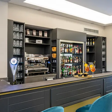 Otel Cavour 30tre - Moderno Stresa