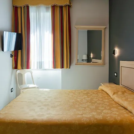 Otel Cavour 30tre - Moderno