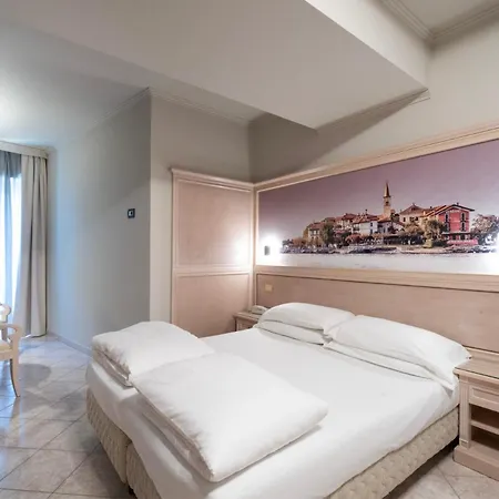Cavour 30tre - Moderno 3* Στρέσα