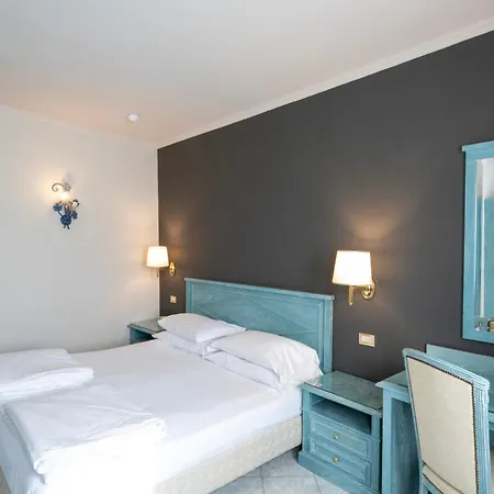 Szálloda Cavour 30tre - Moderno Per Tradizione 3*