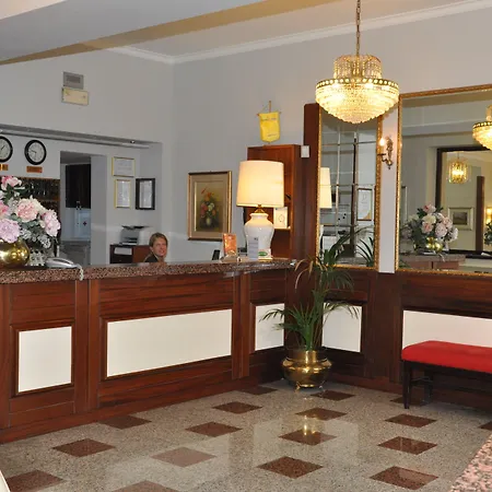 Cavour 30tre - Moderno 3* Stresa