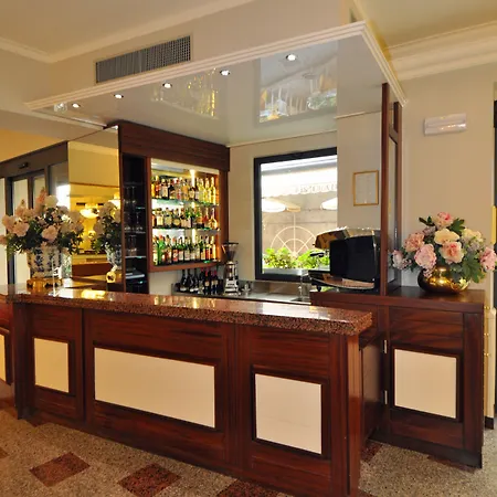 Hotel Cavour 30tre - Moderno Per Tradizione 3*