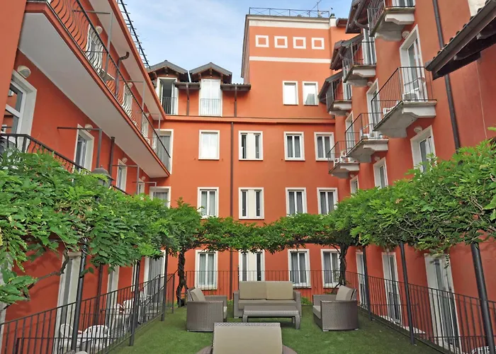 Cavour 30tre - Moderno Otel 3*