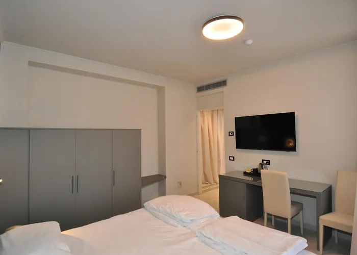 Otel Cavour 30tre - Moderno