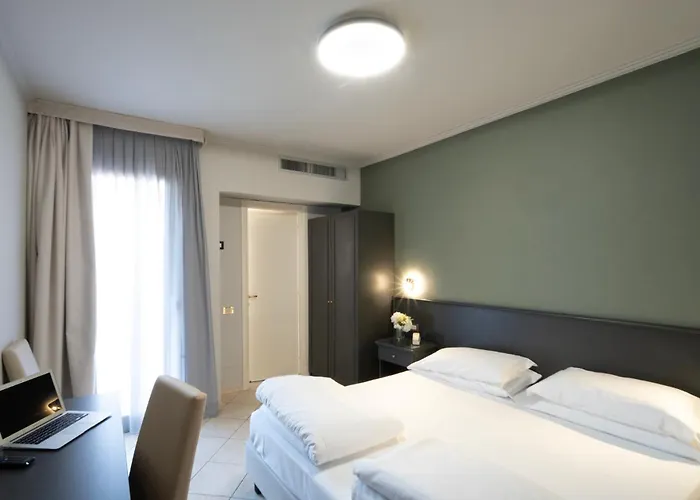 Cavour 30tre - Moderno Szálloda