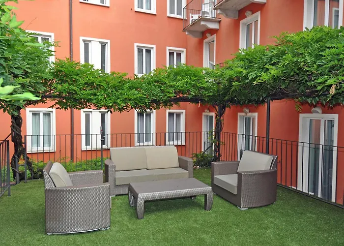 Cavour 30tre - Moderno Szálloda Stresa