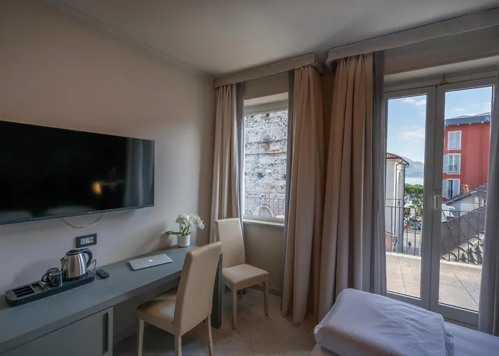 Cavour 30tre - Moderno 3* Stresa