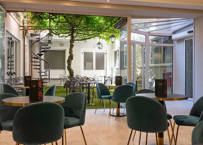 Cavour 30tre - Moderno Otel 3*
