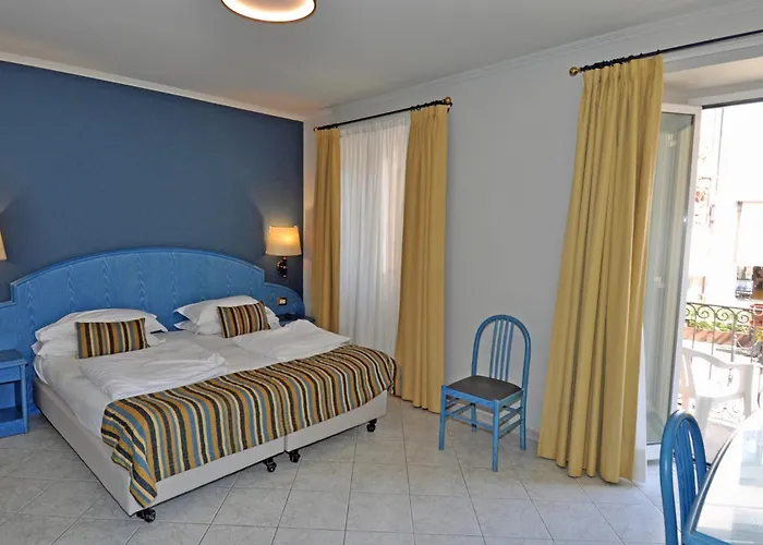 Otel Cavour 30tre - Moderno 3*