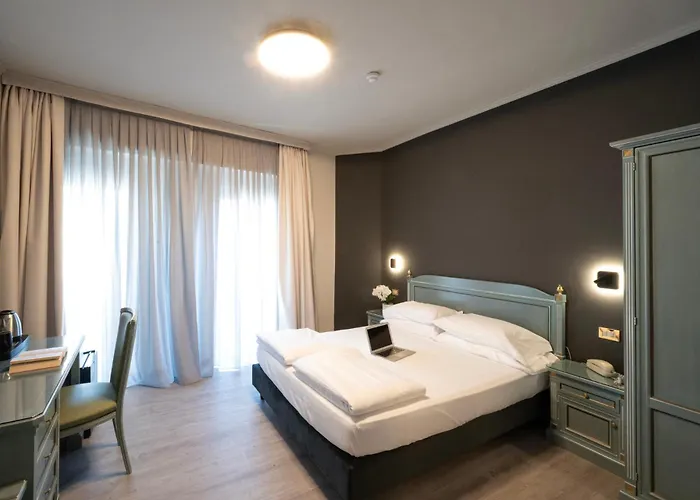 Cavour 30tre - Moderno Szálloda 3*
