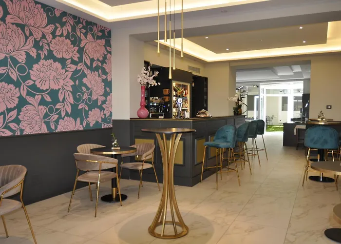 Otel Cavour 30tre - Moderno Stresa