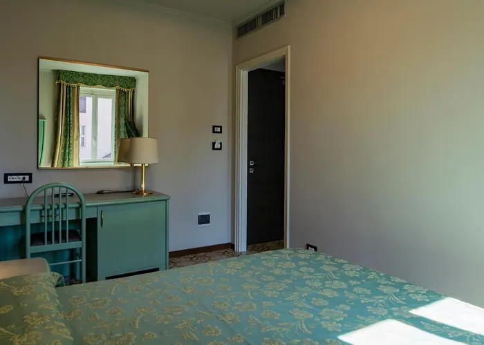 Cavour 30tre - Moderno Szálloda Stresa