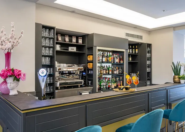Otel Cavour 30tre - Moderno Stresa