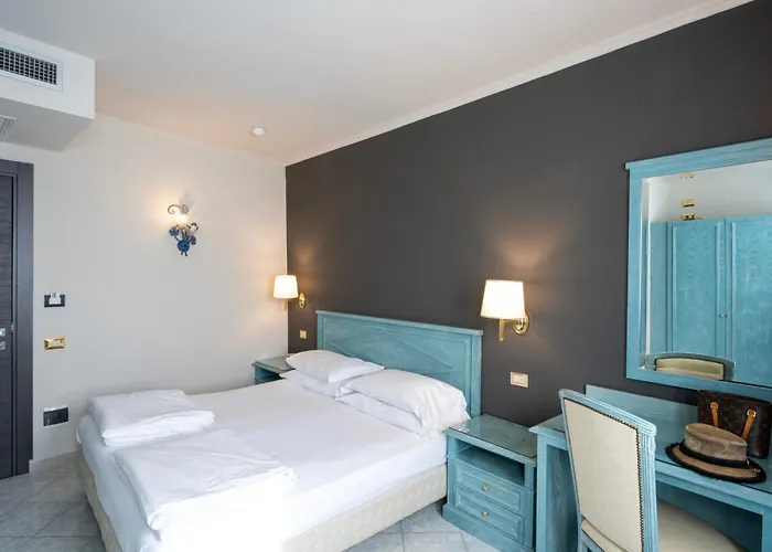 Otel Cavour 30tre - Moderno 3*