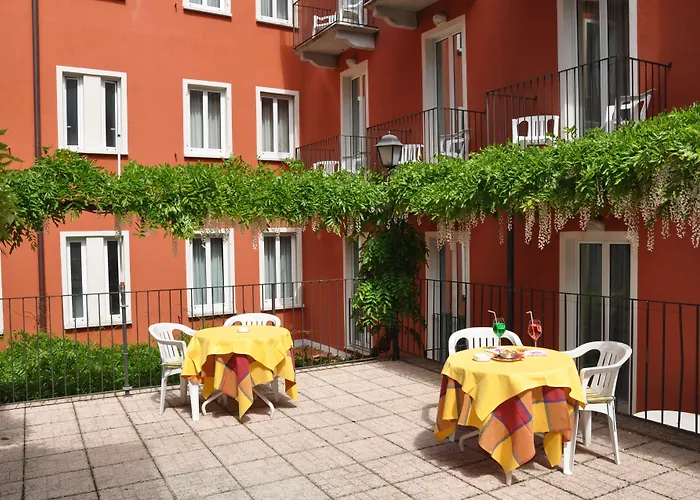 Otel Cavour 30tre - Moderno 3*