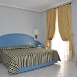Cavour 30tre - Moderno מלון סטרסה