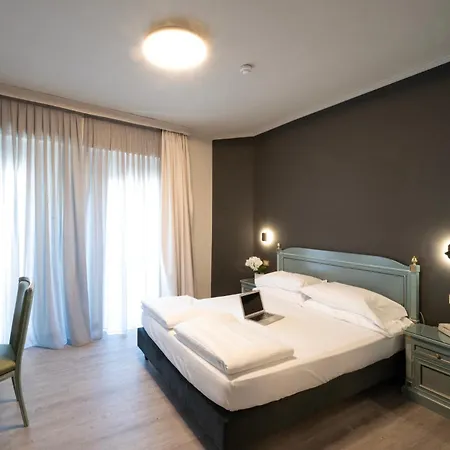 Cavour 30tre - Moderno Per Tradizione Hotel 3*