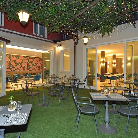 Cavour 30tre - Moderno Per Tradizione Hotel 3*