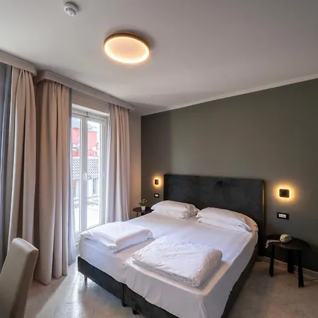 Cavour 30tre - Moderno Per Tradizione Hotel 3*