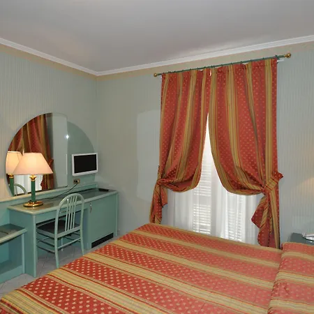 Hotel Cavour 30tre - Moderno Per Tradizione Stresa